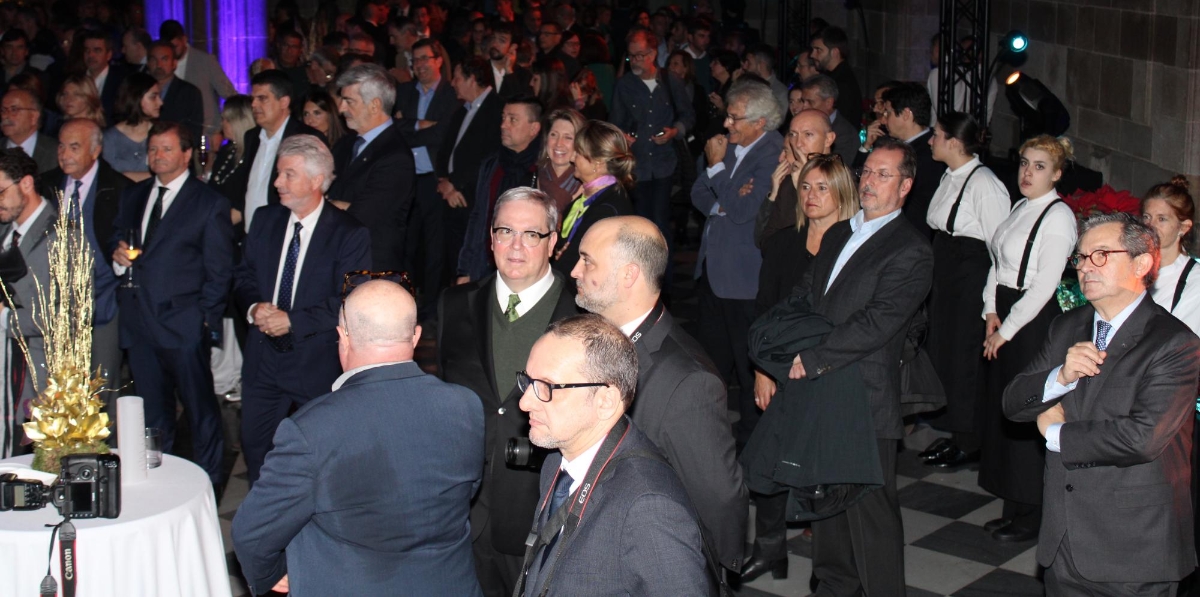 El cóctel de Navidad reunió a gran parte de la comunidad portuaria de Barcelona en la Llotja de Mar. Foto A.Tejera.