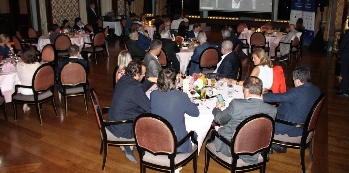Damià Calvet intervino telemáticamente en la cena de clausura de la Misión. Foto A.Tejera.