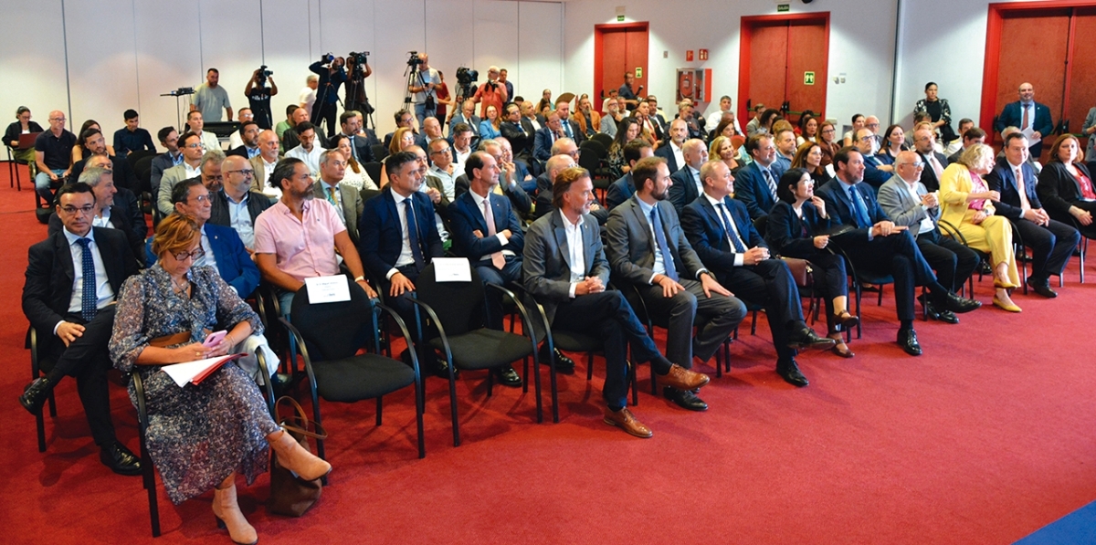 El Desayuno Informativo de Diario del Puerto con Óscar Puente atrajo la atención de numerosos representantes del sector. Foto J.C.P.