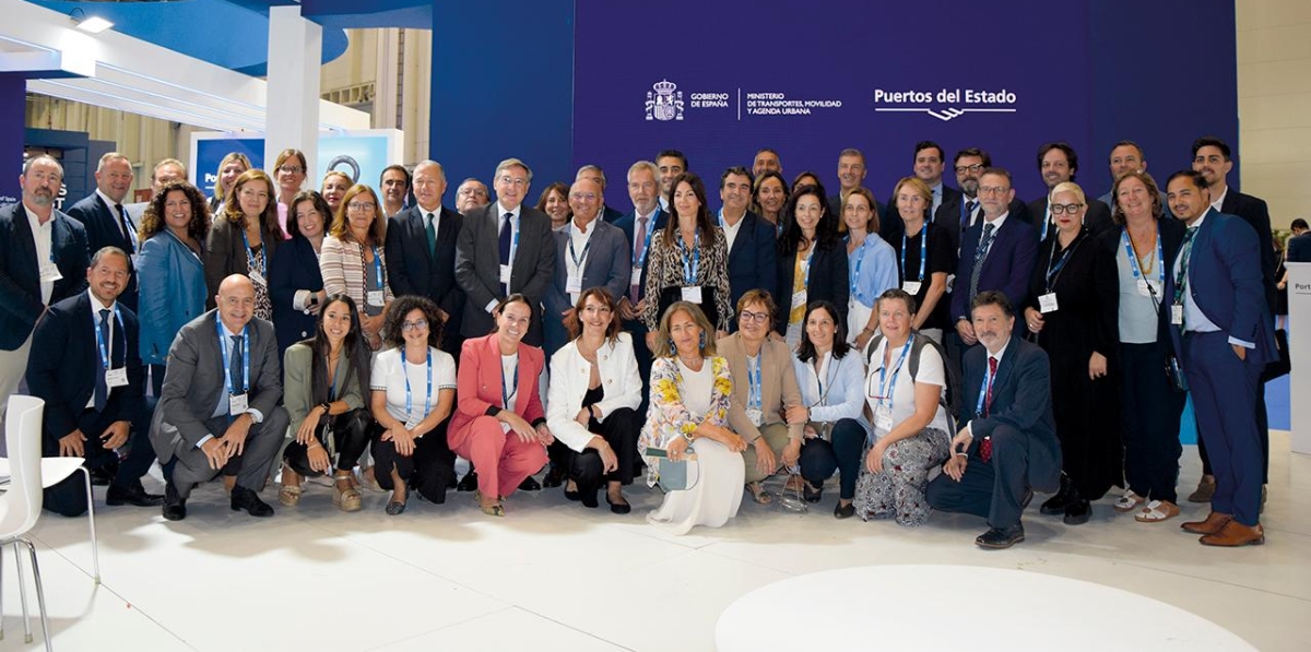 Foto de familia de toda la comunidad portuaria española desplazada a Hamburgo. Foto B.C.