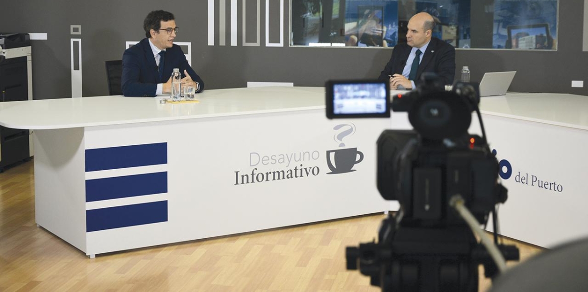 Un momento de la entrevista a José María Gómez, director del Puerto de Castellón. Foto: Raúl Molina.