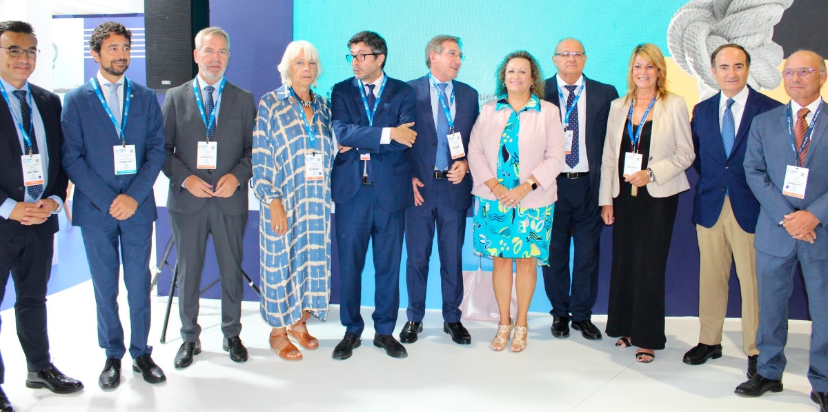 Foto de familia de los presidentes de algunas autoridades portuarias.