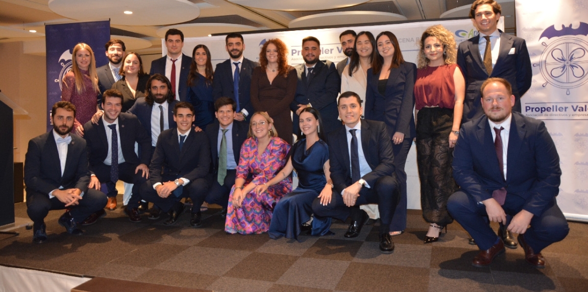 Miembros de Propeller Junior Valencia presentes en la Cena Benéfica. Foto J.C.P.