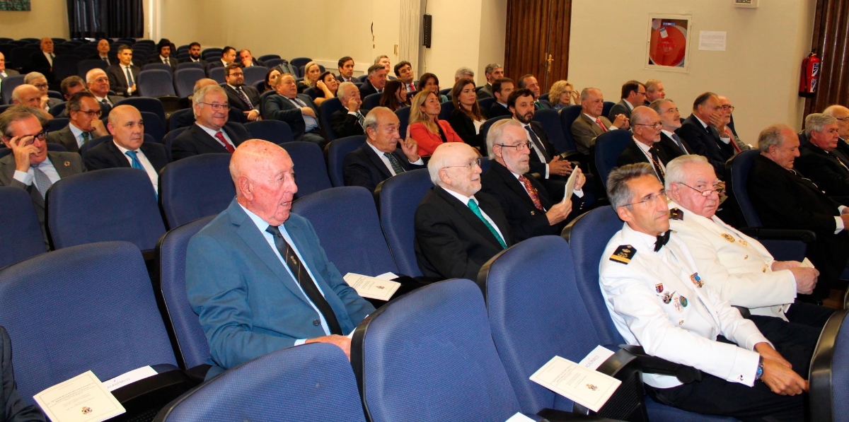 Numeroso representantes del ámbito marítimo asistieron al acto. Foto M.J.