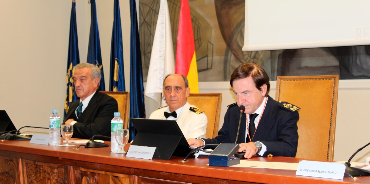 El presidente de la Real Academia de la Mar dio inicio al acto. Foto M.J.