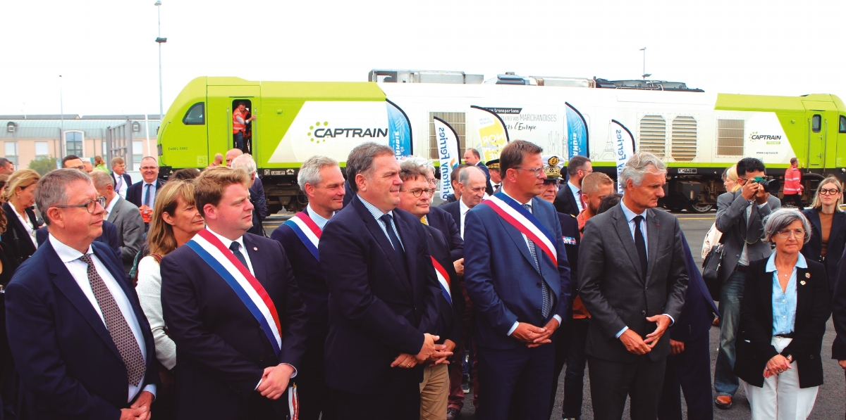 Autoridades y representantes portuarios subrayaron en el Puerto de Cherburgo la importancia de la autopista ferroviaria Cherburgo-Mouguerre. Foto J.P.
