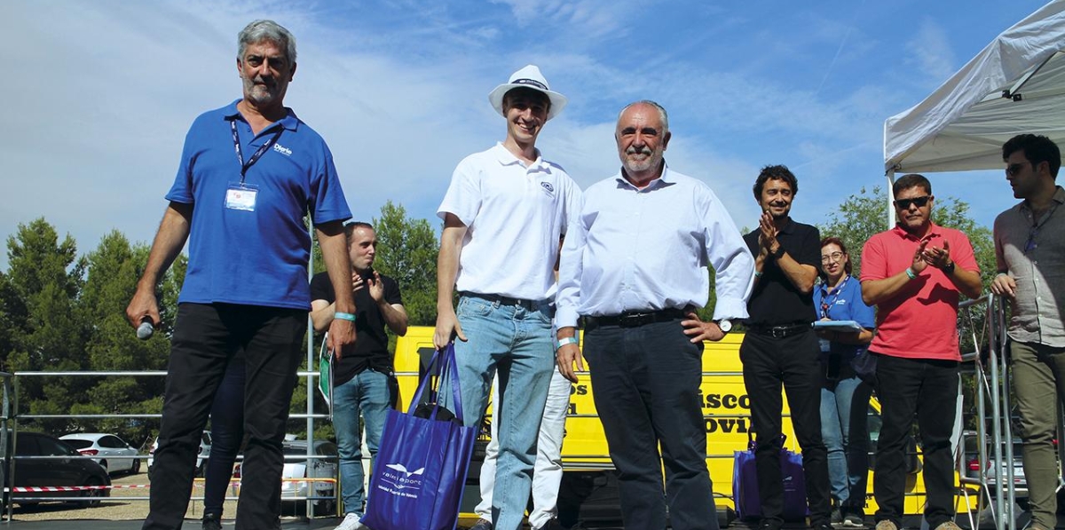La APV entrega su cuarta mochila.