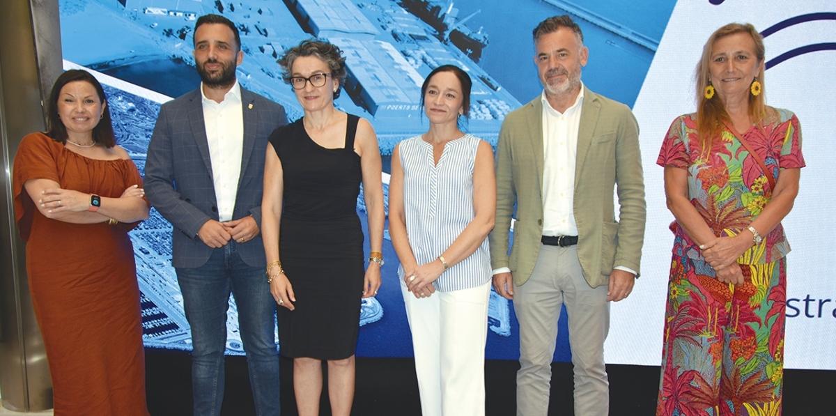 Cristina Plumed, presidenta de ASECAM; Darío Moreno, alcalde de Sagunto; Mar Chao, presidenta de la APV; Ester Olivas, Directora general de Emprendimiento e Internacionalización de la Generalitat Valenciana; José Díez, director general de Proyectos Estratégicos de la Generalitat Valenciana y Eva Blasco, presidenta de CEV Valencia. Foto J.C.P.