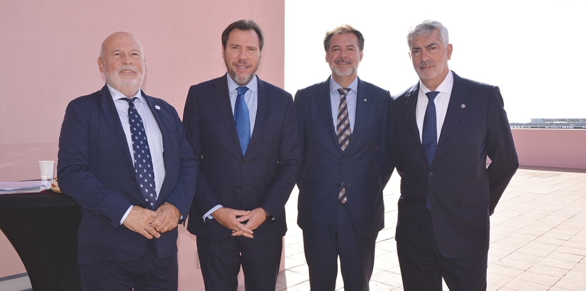 Francisco Lorente, director general de MSC España; Óscar Puente, ministro de Transportes y Movilidad Sostenible; Ignacio Ballester, subdirector general de MSC España y Francisco Prado, director general de Grupo Diario. Foto J.C.P.