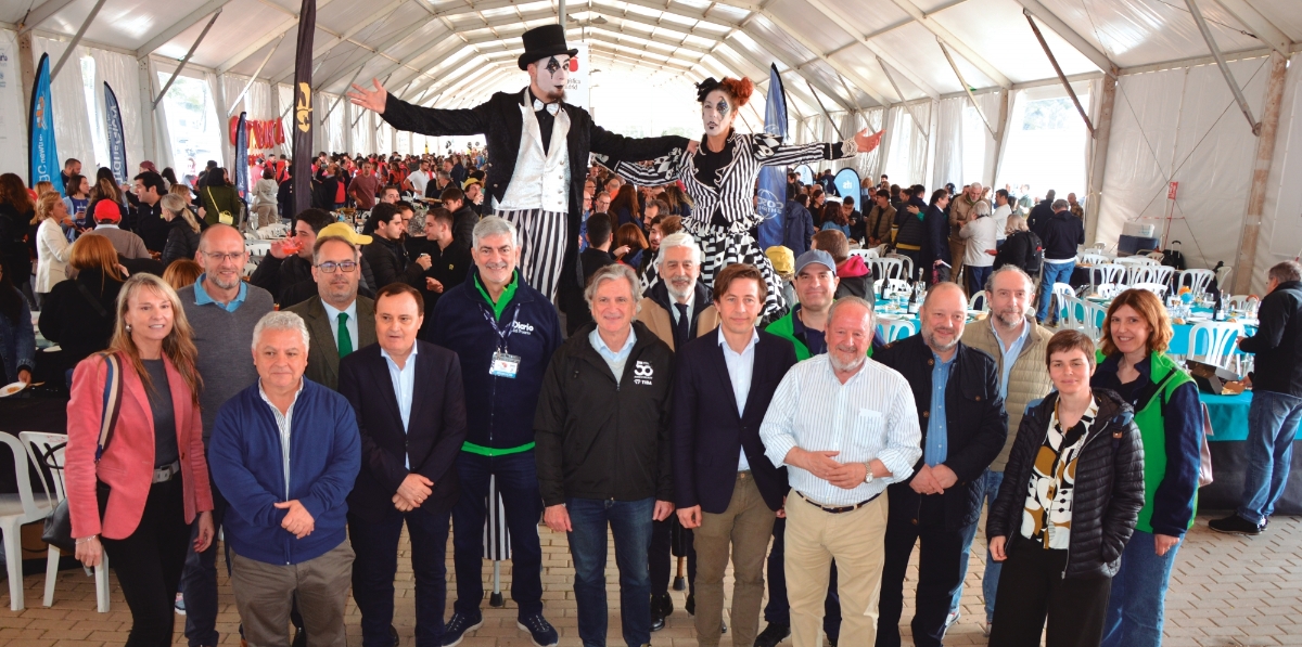 De izquierda a derecha, Verónica Verdesoto (OPPE), Pedro García (OPPE), Fernando Romero (Ayuntamiento Coslada), José Antonio Sebastián (Corredor Atlántico), Ángel Viveros (Ayuntamiento Coslada), Paco Prado (Grupo Diario), Jesús Cuéllar (Foro MADCargo), Juan Diego Pedrero (AEFP), Ramón García (CEL), Miguel Jiménez (Grupo Diario), Julio Carrasco (ASECOB), Juan Manuel Martínez Mourin (AET), Julio Menor (Propeller Madrid), Olga Salvador (Port de Barcelona) y Loli Dolz (Grupo Diario). Foto J.C.P.