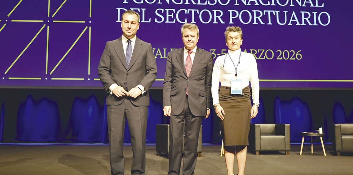 Gustavo Santana, presidente de Puertos del Estado, José Antonio Santano, secretario de Estado de Transportes y Movilidad Sostenible y Mar Chao, presidenta de la Autoridad Portuaria de Valencia. Foto R.T.