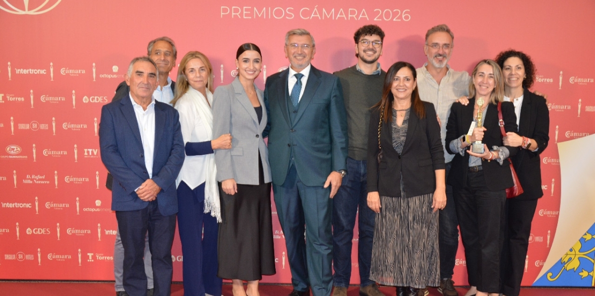 Carlos Prades junto a su familia y parte del equipo de Grupo Torres. Foto J.C.P.