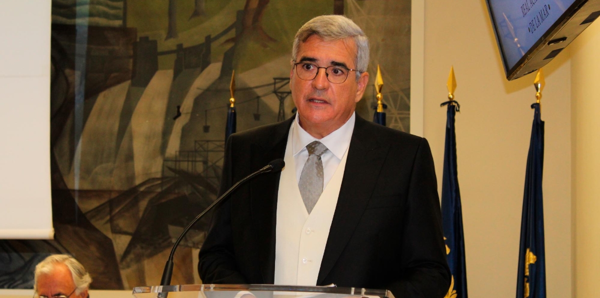 Un momento del discurso de ingreso de Adolfo Utor. Foto M.J.