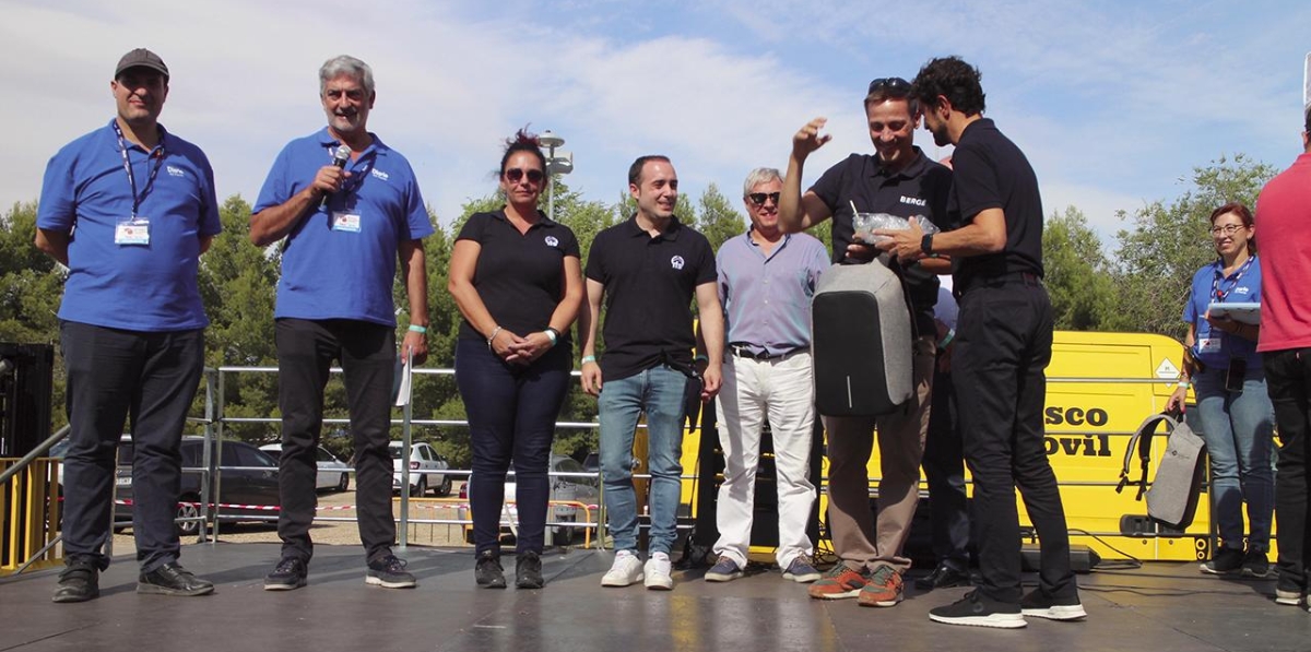 El Puerto de Barcelona entrega su premio.