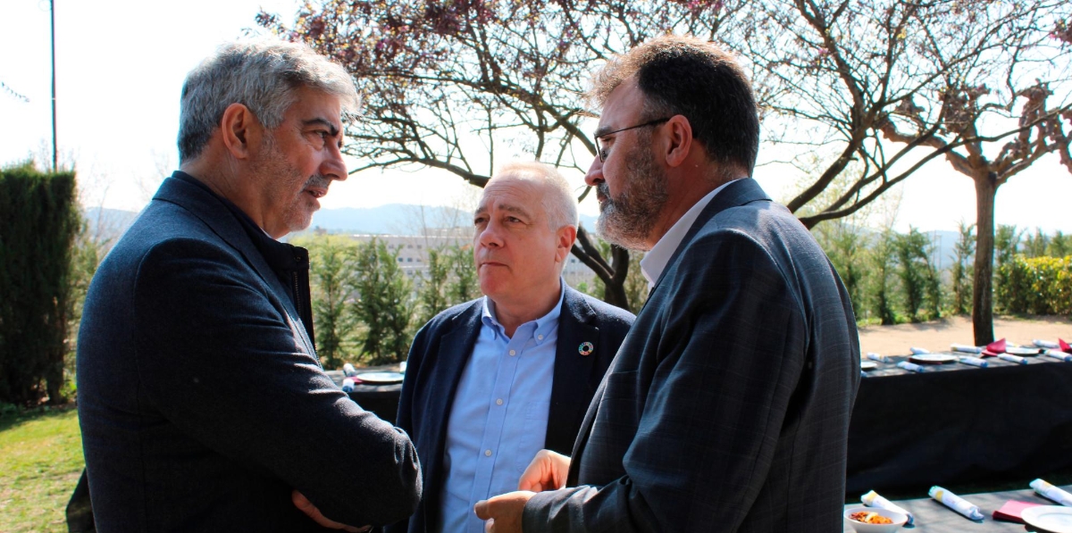 Paco Prado, director general de Grupo Diario; Pere Navarro, delegado especial del Estado en el CZFB; y Lluís Salvadó, presidente de Port Barcelona.