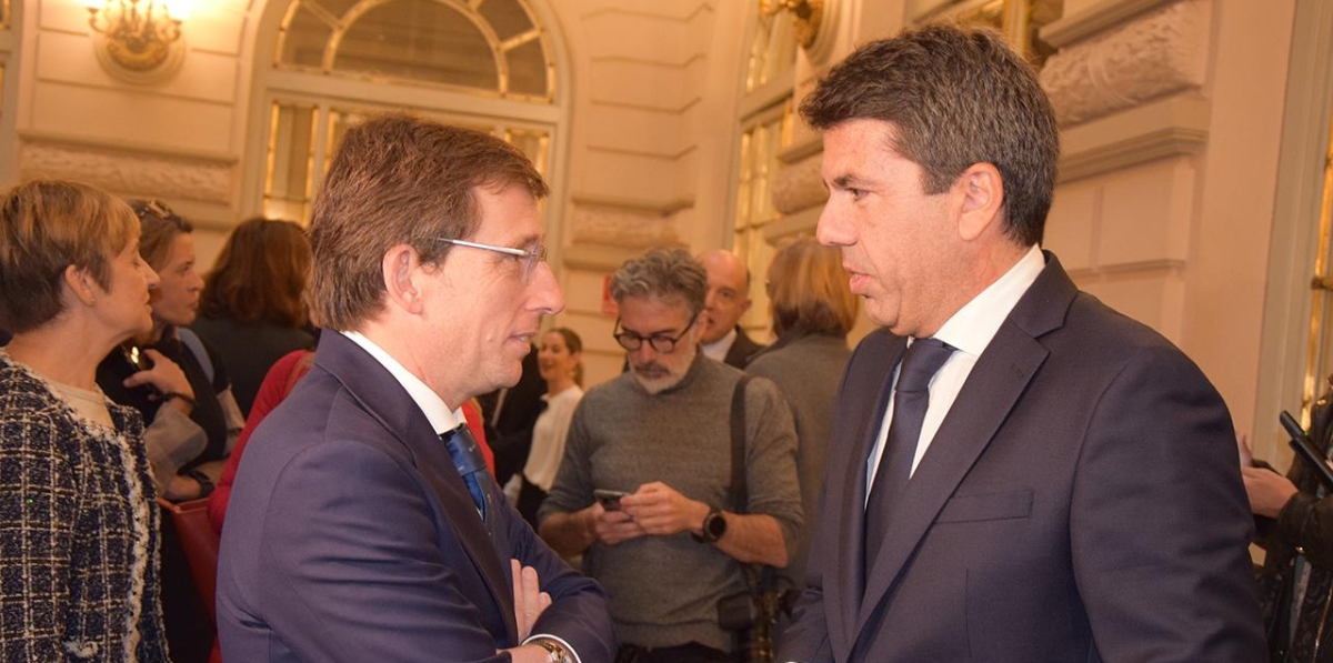 José Luis Martínez-Almeida, alcalde de Madrid, y Carlos Mazón presidente de la Generalitat Valenciana, al inicio del evento. Foto B.C.