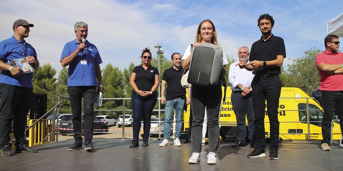 El Puerto de Barcelona entrega su premio.