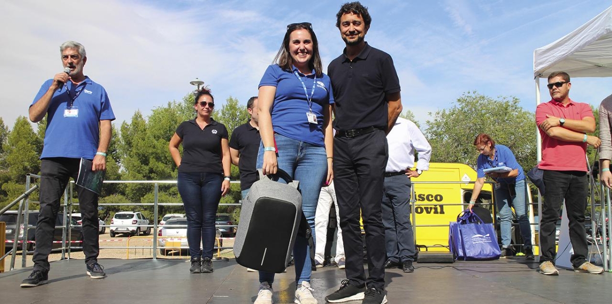 El Puerto de Barcelona entrega su premio.