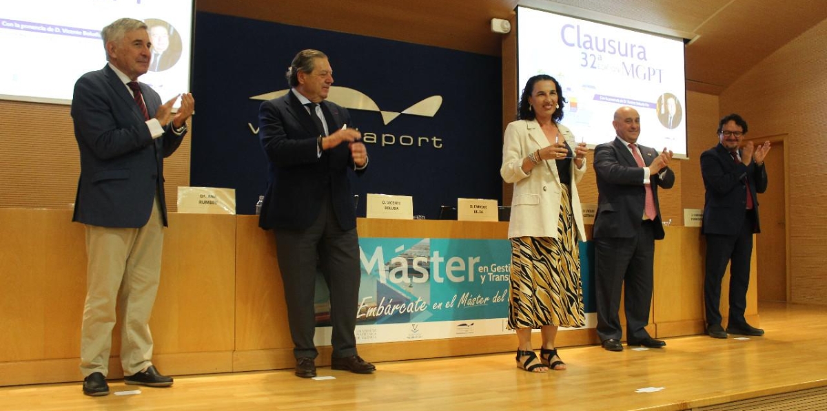 Reconocimiento a Dachser Spain Air Sea Logistics, recogido por Eva María Bautista, Head Office Resources Department.