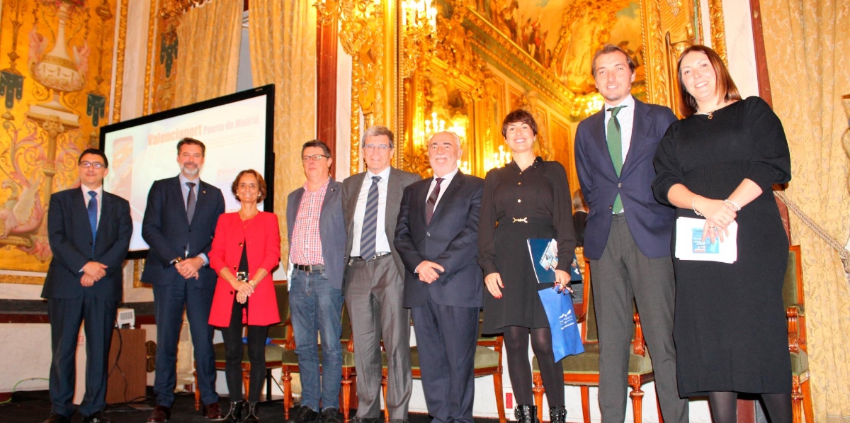 Desde la izquierda: Manuel García, jefe de inteligencia de Negocio de la APV; Ignacio Ballester, Deputy Country Manager de MSC España; Nuria Lacaci, secretaria general de ACE; Víctor Giner, jefe de Transformación Digital de la APV; Aurelio Martínez, presidente de la APV; Francesc Sánchez, director de la APV; Mª José González, Country Manager de Raminatrans; Pedro Catalán, director gerente de CSP Logitren; y Cristina Rodríguez, jefa de Comercial y Clientes de la APV.