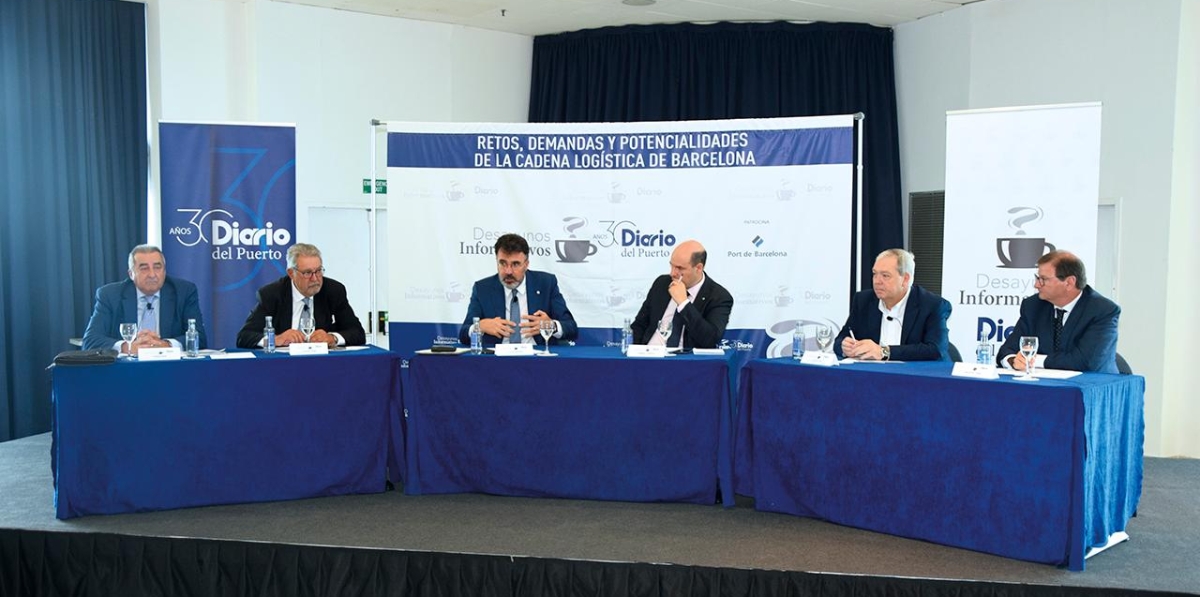 Emili Sanz, presidente de ATEIA-OLTRA Barcelona; Javier Vidal, presidente de la Asociación de Empresas Estibadoras de Barcelona; Miguel Jiménez, director de Diario del Puerto; Lluís Salvadó, presidente de Port de Barcelona; Jordi Trius, presidente de la Asociación de Agentes Consignatarios de Buques de Barcelona y Antonio Llobet, presidente del Colegio de Agentes de Aduanas de Barcelona. Foto: R.T.