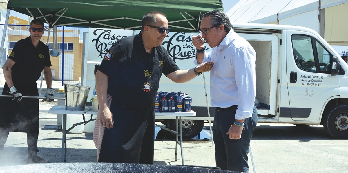 Nacho Boix, de La Tasca del Puerto, junto al presidente de PortCastelló, Rubén Ibáñez. Foto J.C.P.