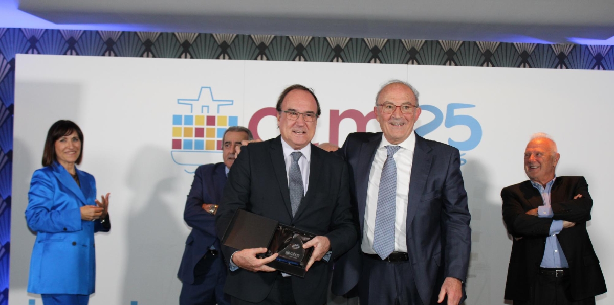 Josep Maria Fortuny, subdirector general de Ordenación del Transporte y Desarrollo Sectorial de la Dirección General de Transportes y Movilidad de la Generalitat de Catalunya, y Jaume Altisent, presidente CTM. Foto A.Tejera.