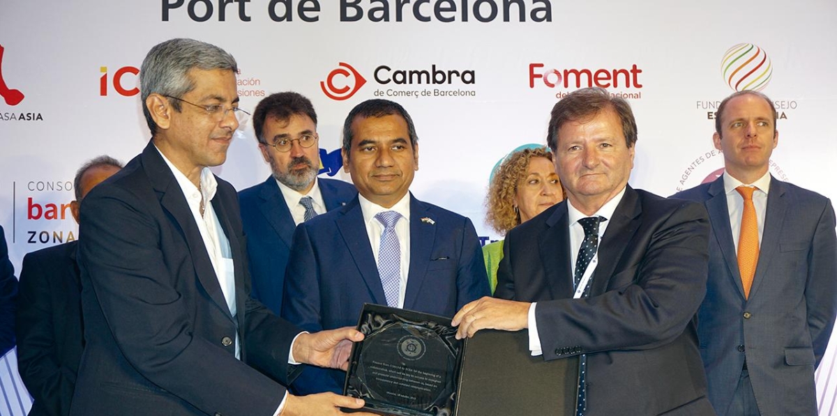 Antonio Llobet, presidente del COACAB con Dushyant Mulani, presidente de la Federación de Transitarios de la India. Foto F.V.