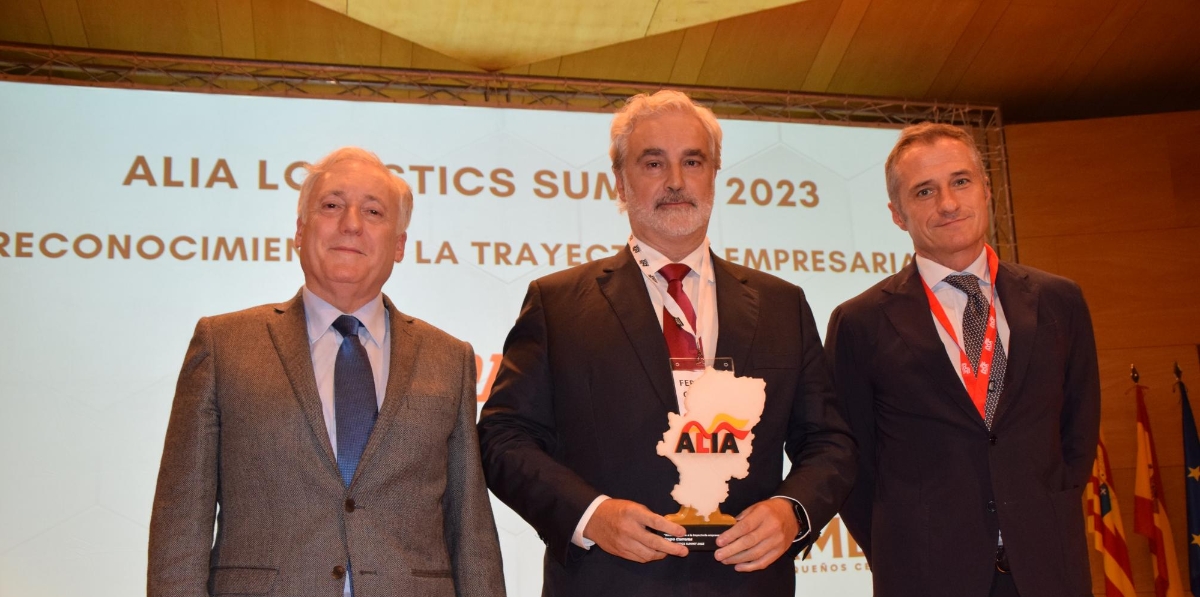Octavio López, Consejero de Fomento, Vivienda, Movilidad y Logística del Gobierno de Aragón; Fernando Carreras, CEO del Grupo Carreras; y Sergio Elizalde, director de Cervezas Ambar.