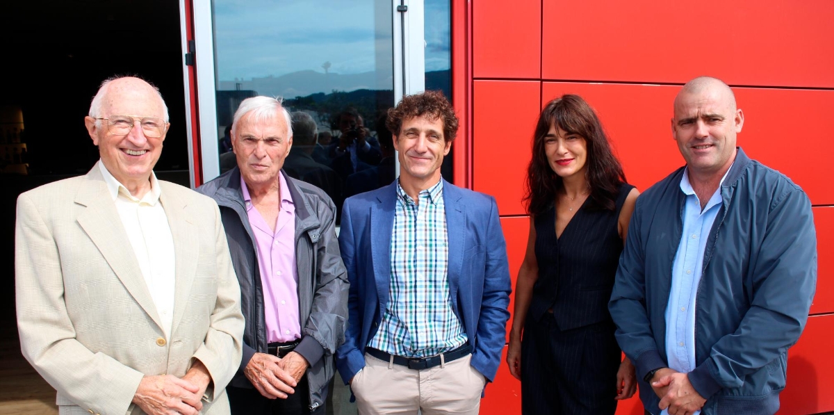 Empresas de Irún y de las localidades vecinas han participado en el Centenario del Colegio. Foto J.P.