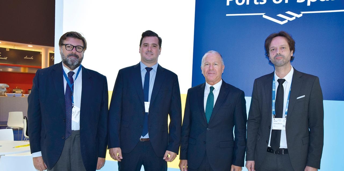 Javier Martínez, managing director de Carmelo Martínez; Luis J. Ayala Navarro, jefe de División de Obras y Proyectos del Puerto de Melilla; Miguel Marín, consejero de Turismo de Melilla; y Francisco Morales, director de operaciones de la Estación Marítima de Melilla. Foto B.C.