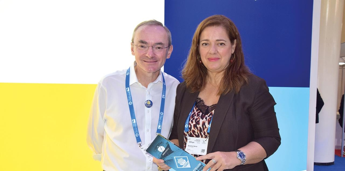 David Selby, de Travelyields, junto a Susana Soria, de la Fundación PortCastelló. Foto B.C.