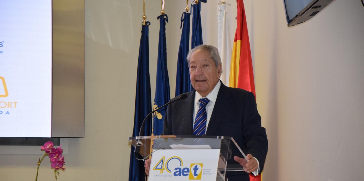 José María Pérez Revenga, presidente de la AET, durante el discurso inaugural. Foto B.C.