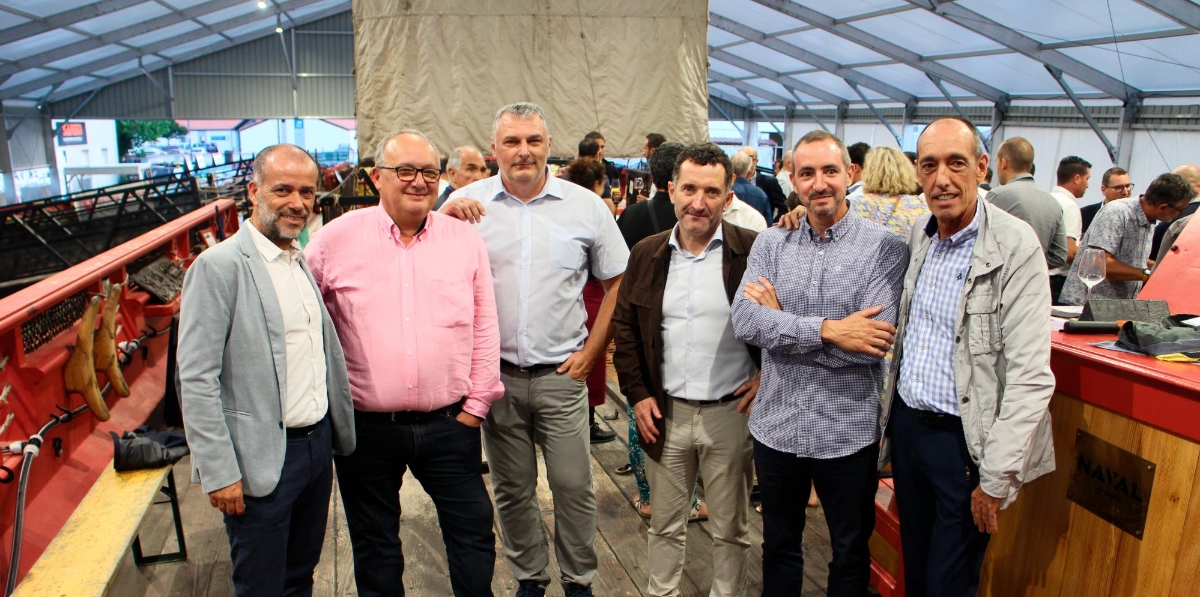 Puerto de Baiona y Junta Directiva del CLIPER. Desde la izquierda: Pascal Marty, director del Puerto de Baiona; Stephane Hubert, presidente del CLIPER; Oliver Fayola, director comercial del Puerto de Baiona; Mikel Echegaray, del CLIPER; Frederic Lux, vicepresidente del CLIPER; Joxan Madinabeitia, responsable comercial del Puerto de Baiona. Foto J.P.