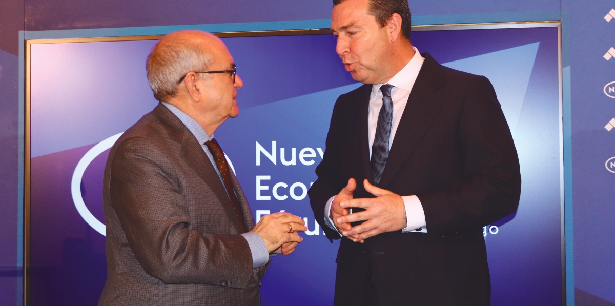 Desayuno Gustavo Santana, presidente de OPPE