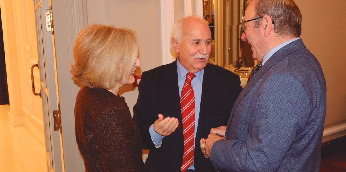 Desayuno Gustavo Santana, presidente de OPPE