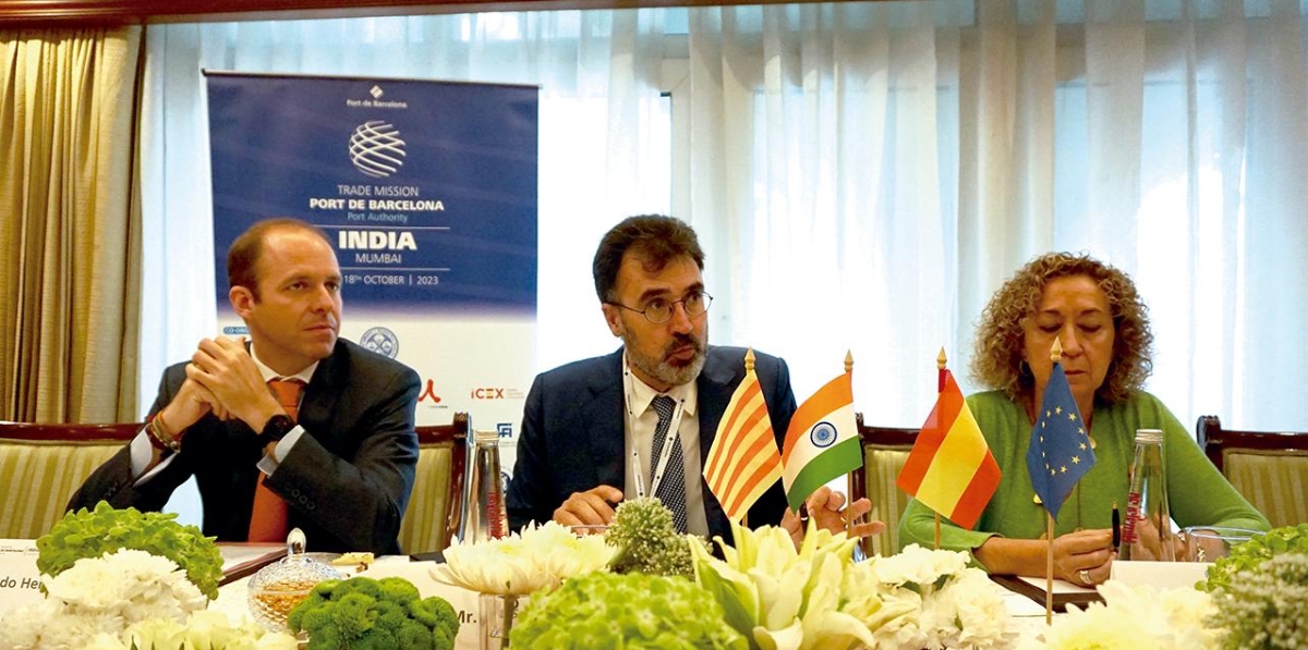TRADE MISION PORT DE BARCELONA. Fernando Heredia, cónsul general de España en Bombay; Lluís Salvado, presidente de la APB y Ester Capella, consellera de Mobilitat, atendieron a los medios de comunicación en una rueda de prensa previa a la celebración de la jornada. Foto F.V.