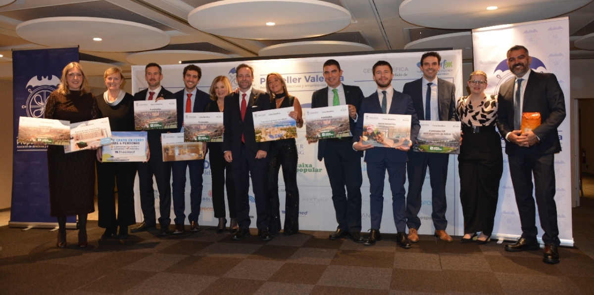 Premiados en la rifa benéfica posterior a la cena. Foto J.C.P.