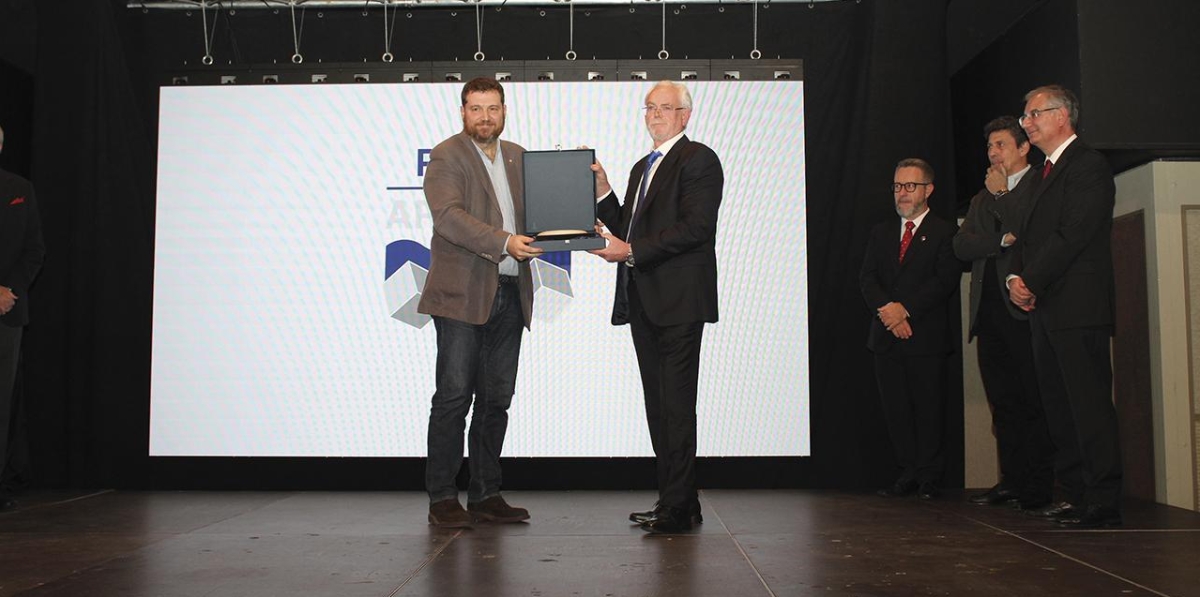 Mención especial a la profesionalidad y especial dedicación para José Luis Romero Jiménez de Euroports Ibérica. Foto: JMB.