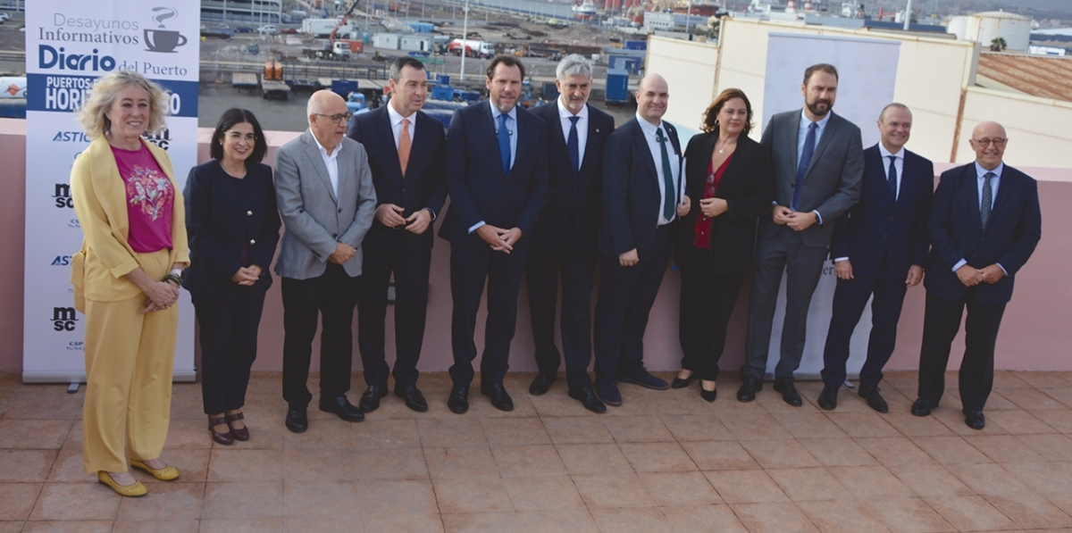Autoridades presentes en el Desayuno Informativo de Diario del Puerto con el ministro de Transportes y Movilidad Sostenible, Óscar Puente. Foto J.C.P.