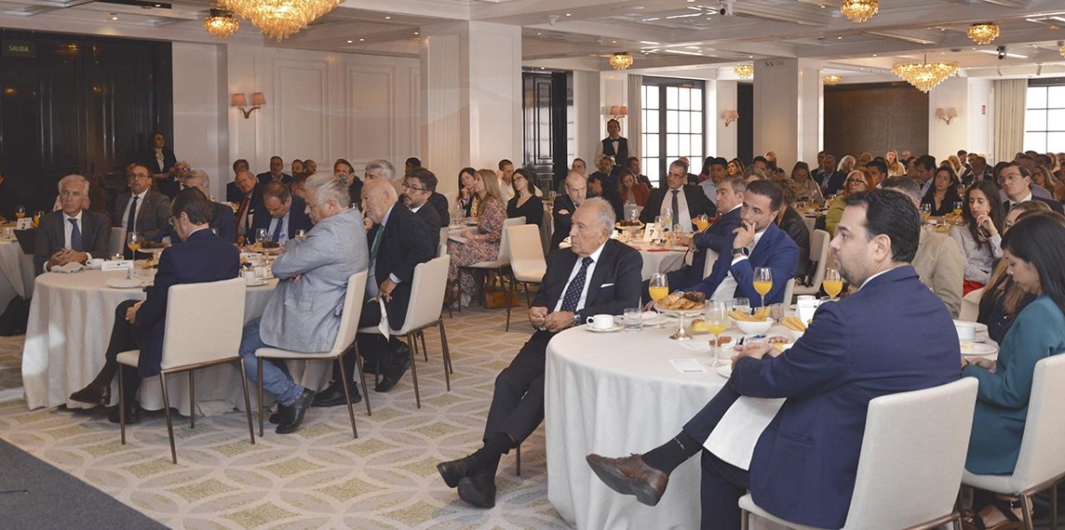 Más de 200 profesionales del sector logístico español se dieron cita en el evento organizado por Diario del Puerto. Foto R. T.