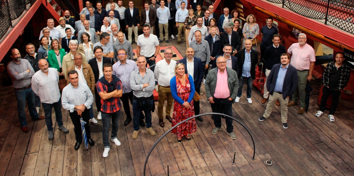 Alrededor de 100 invitados acudcieron a la llamada del CLIPER por su X Aniversario abordo de la fragata “L``Hermione”