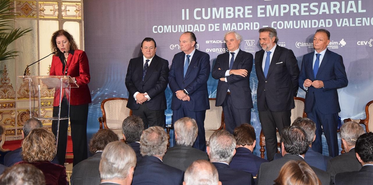 Foto de familia de las agrupaciones empresariales que apoyan la II Cumbre Empresarial. Foto B.C.