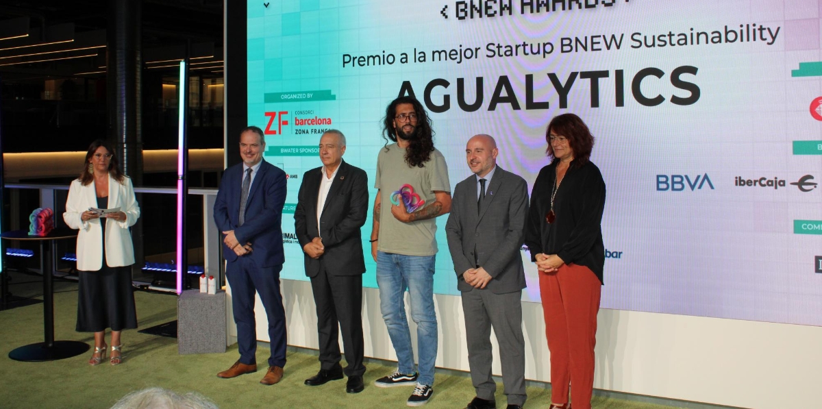 Blanca Sorigué, directora general del CZFB; Joan Romero, director ejecutivo de ACCIÓ; Pere Navarro, delegado especial del Estado en el CZFB; Saturnino José González, CEO de Aqualytics; Carlos Prieto, delegado del gobierno de España en Catalunya; y Laia Bonet, 1ª teniente de Alcalde del Ayuntamiento de Barcelona. Foto M.V.