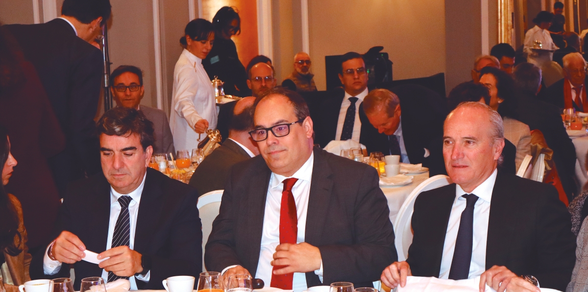 Desayuno Gustavo Santana, presidente de OPPE