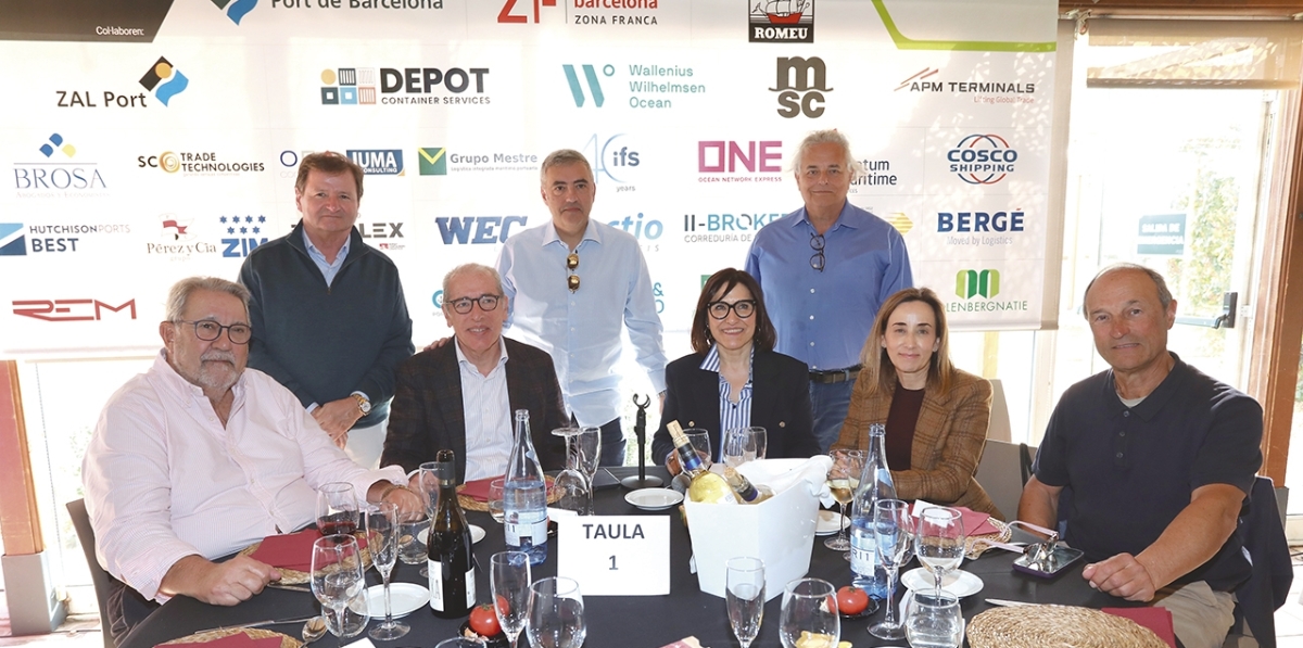 Javier Vidal, presidente Asociación de Empresas Estibadoras de Barcelona; Antonio Llobet, presidente del COACAB; José Alberto Carbonell, presidente AP Barcelona; Salvador Richart, pte. Asociación de Consignatarios de Barcelona; Lydia Díaz, presidenta CTM; Enric Ticó, presidente FETEIA-OLTRA; Eva Valenzuela, directora Aeropuerto de El Prat; Joan Guasch, presidente de Transprime. Foto J.M.