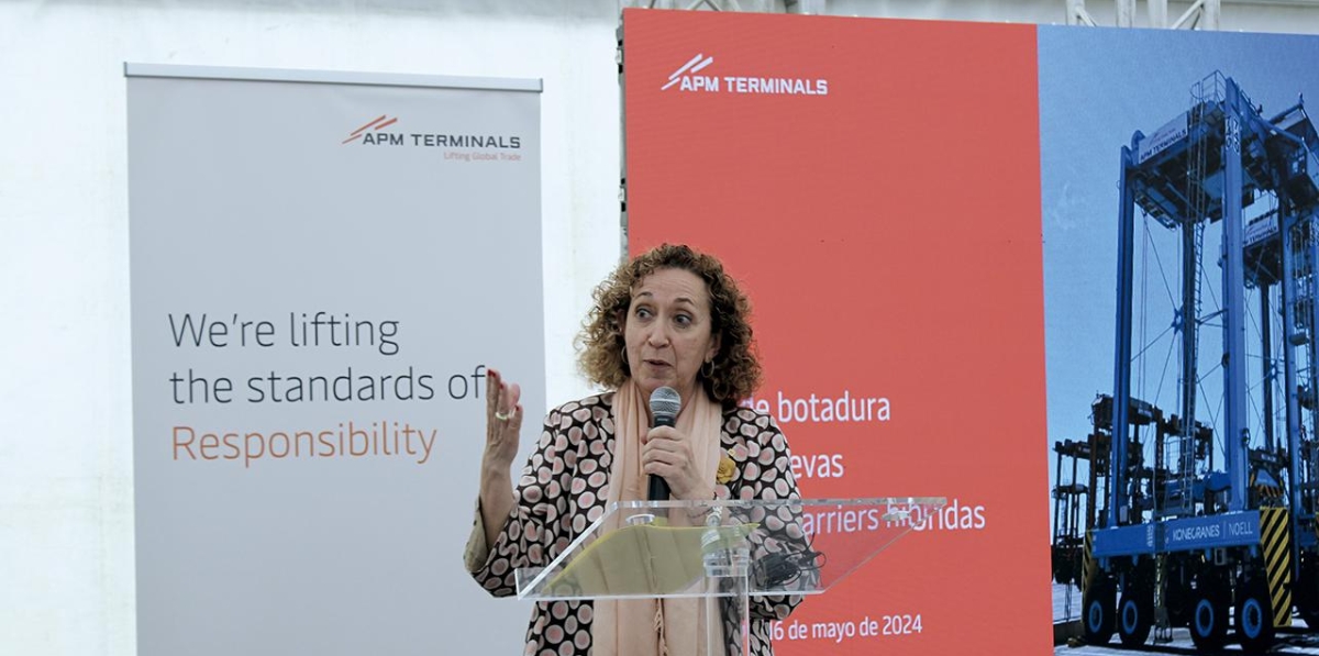 Botadura straddle carriers APM Terminals Barcelona