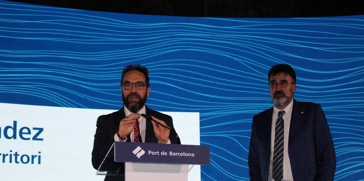 Juli Fernández, conseller de Territori, y Lluís Salvadó, presidente del Port de Barcelona. Foto A.Tejera.