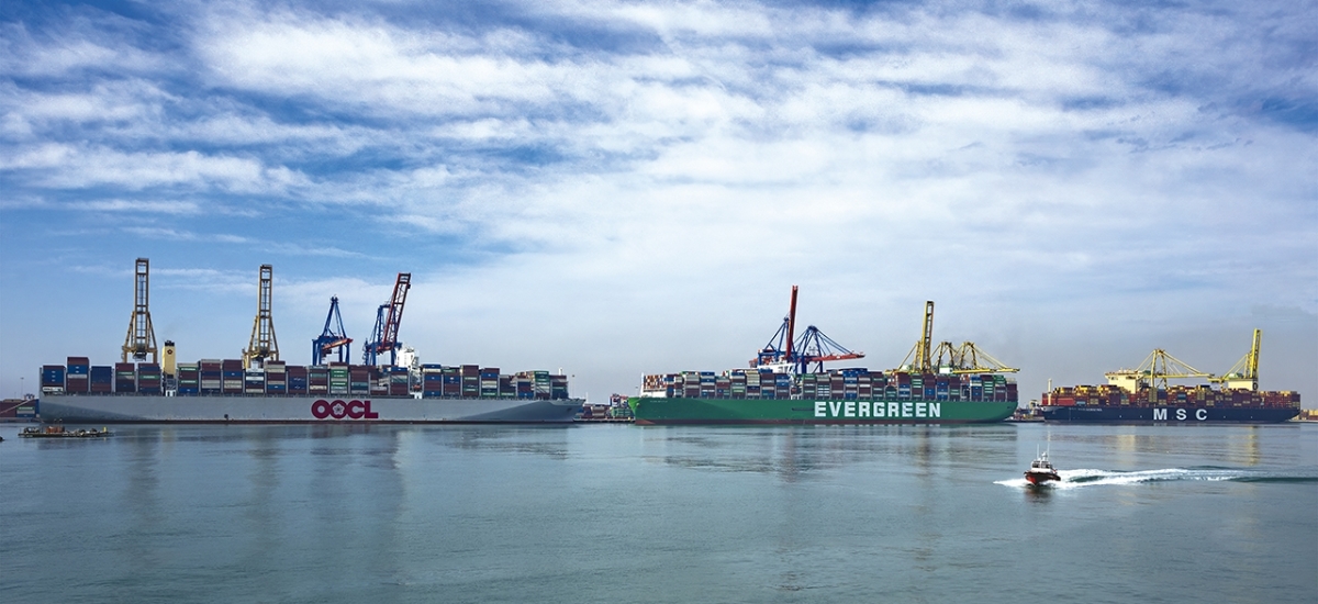 Los tres buques atracados en CSP Iberian Valencia Terminal. Foto @PilotHarbour