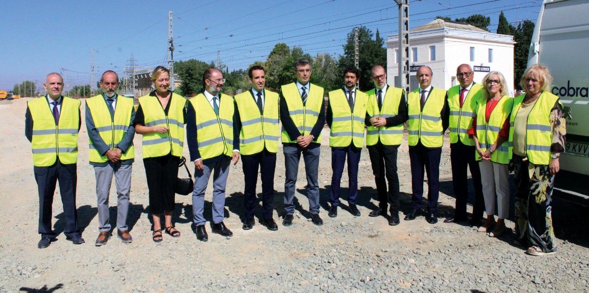 Instituciones durante la visita a los terrenos de la terminal. Foto A.T.